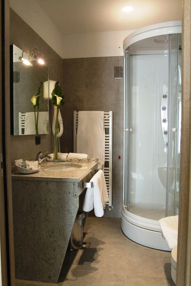 Hotel San Lorenzo Киавенна Экстерьер фото