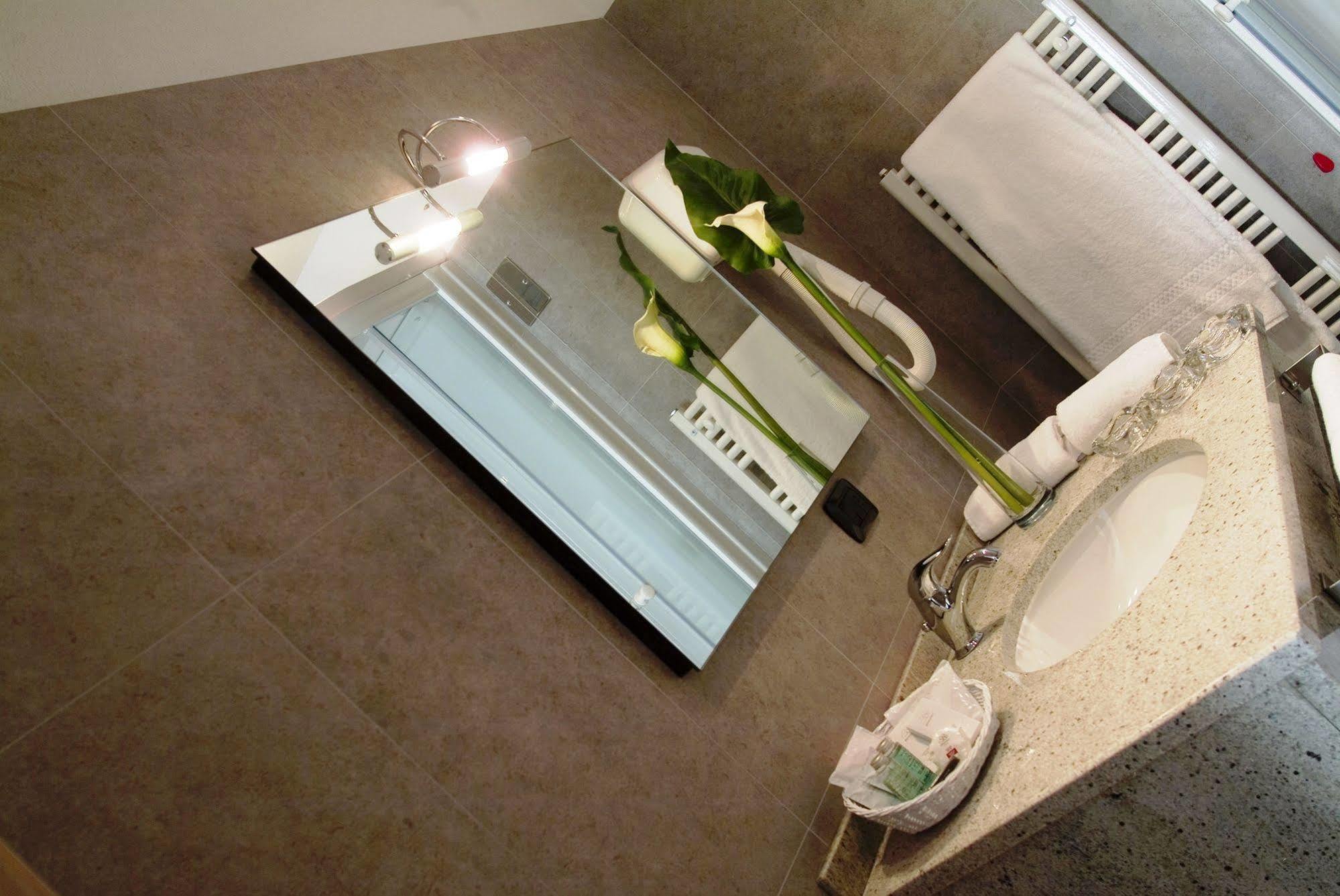 Hotel San Lorenzo Киавенна Экстерьер фото